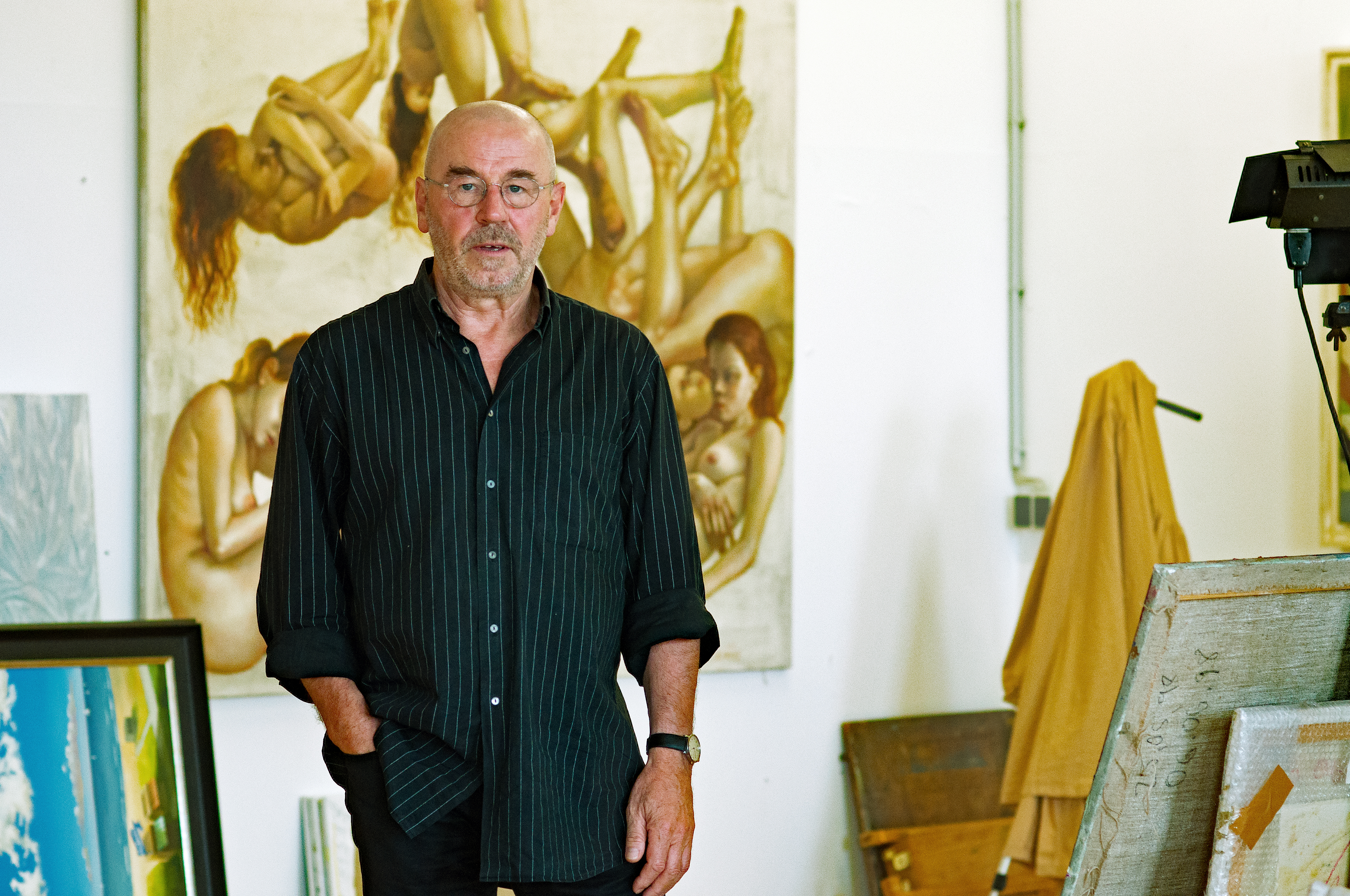 Der Maler Thomas Gatzemeier am 09. August 2014 in seinem Atelier in Leipzig. (Foto: Wolfgang Weßling)