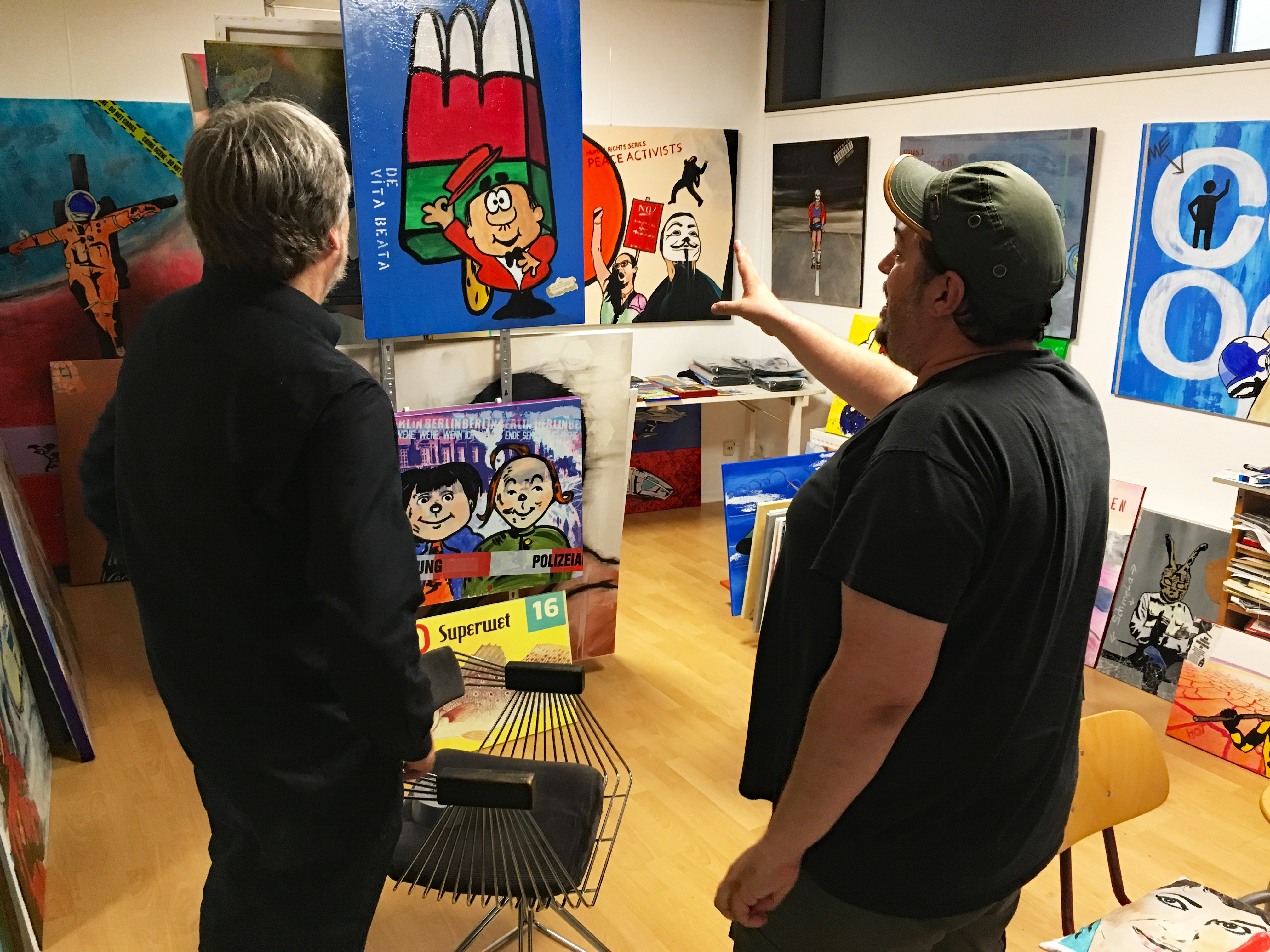 Dr. Thomas Ebers und Malte Sonnenfeld am 27. Juli 2019 in dessen Atelier in Unkel.
(Foto: Wolfgang Weßling)